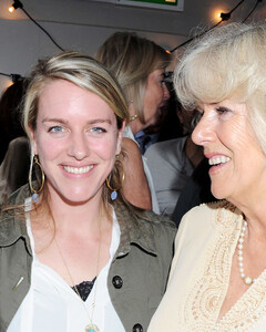 Познакомьтесь со сводной сестрой принцев Уильяма и Гарри, которая живет вдали от королевского внимания