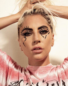 Леди Гага назвала новый альбом в честь Адель?