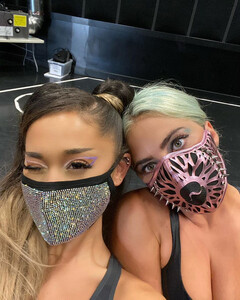 Леди Гага и Ариана Гранде признались в любви друг к другу