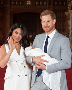 Звёздные друзья, но никаких контактов с членами королевской семьи: как живёт дочь принца Гарри и Меган Маркл