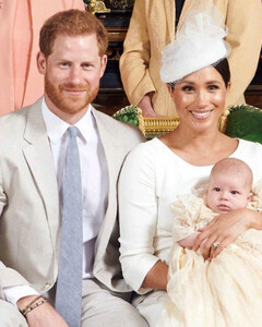 Меган и принц Гарри передумали крестить Лилибет в Лондоне