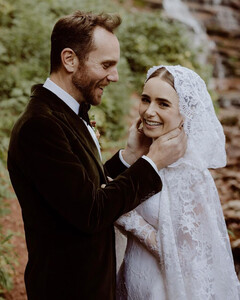 Лили Коллинз вышла замуж за Чарли Макдауэлла