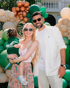 Линдси Лохан порадовала редким фото своего сына Луаи