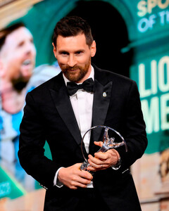 Лионель Месси теперь самый титулованный футболист в истории