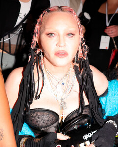 «Что с ней случилось?»: поклонники встревожены новым агрессивным Тик-Током от Мадонны