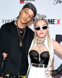 Волк-одиночка: Мадонна разорвала отношения с молодым бойфрендом