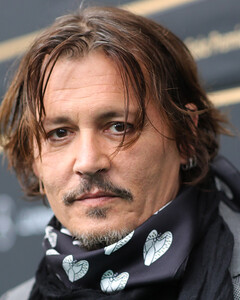 Фанаты Джонни Деппа разочарованы тем, что в «Фантастических тварях» его заменит Мадс Миккельсен