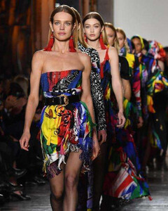 Пять новых гламурных правил от Versace