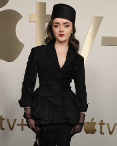 Как йога помогла Мэйси Уильямс справиться с тяжёлой ролью в сериале «New Look: Революция стиля»