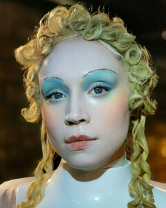 Как повторить фарфоровый макияж с показа Maison Margiela Artisanal