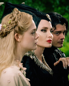 «Малефисента» VS «Малефисента: Владычица тьмы»