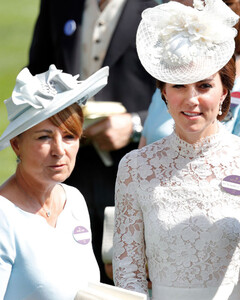«Она была в тупике»: мама Кейт Миддлтон переживала за дочь накануне её свадьбы с принцем Уильямом