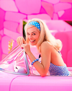 В сети появились первые кадры фильма «Барби» с Марго Робби в главной роли