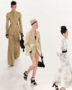 Max Mara представили коллекцию весна-лето 2026 с романтичным флёром