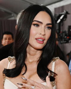 С возвращением! Меган Фокс восстановила аккаунт в социальных сетях