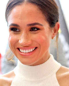 Меган Маркл дерзко ответила на утверждение о том, что ей повезло стать супругой принца Гарри