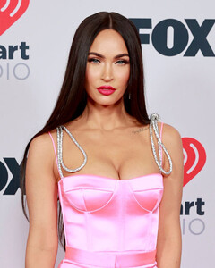 Меган Фокс призналась, что трое сыновей совсем её не слушаются