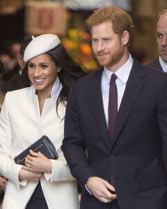 Принц Гарри намекнул, что Меган Маркл беременна