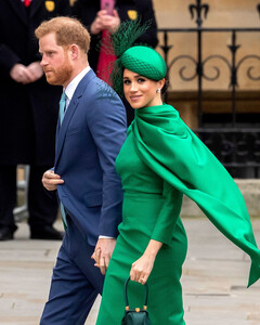 Меган Маркл и принц Гарри поддержали жертву расизма