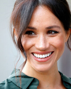 Королевский биограф: «Меган Маркл унизила королевскую семью. Её следующий шаг — завоевать Америку, а затем и весь мир»