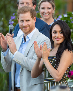 Меган Маркл и принц Гарри учредят премию для выдающихся личностей