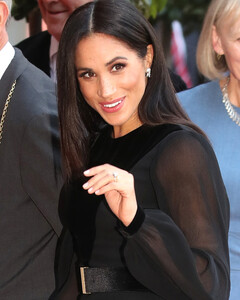 Женская солидарность: Меган Маркл уволила адвоката, который поддерживал Джонни Деппа