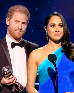 «Мы польщены и горды собой!»: Меган и Гарри получили награду за расовую справедливость NAACP Image Awards