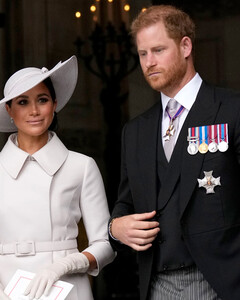 Меган Маркл и принц Гарри не хотели оказываться от ролей главных представителей короны и планировали продвигать идеи монархии в США