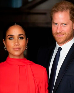 Назло Уэльским: Меган Маркл и принц Гарри опубликовали новый портрет вслед за королевской семьёй