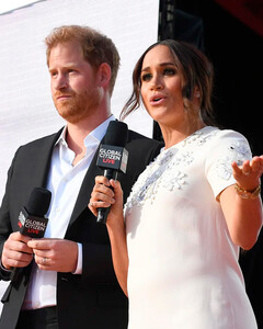 Подкаст Меган Маркл вызвал беспокойство среди помощников Букингемского дворца