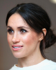 «Она издевалась над нами»: работники дворца требуют, чтобы Меган Маркл ответила за своё поведение