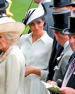 Меган Маркл обвинила уже двух королевских особ в расизме