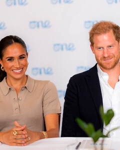 Современное лицо феминизма: Меган Маркл и принц Гарри посетили круглый стол по вопросам гендерного равенства One Young World