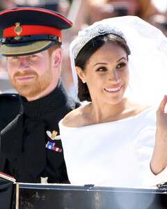 «Она вела себя как звезда»: Меган Маркл с самого начала расстраивала членов королевской семьи