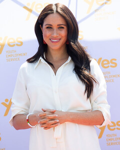 Меган Маркл отправила домашний лимонный торт волонтёрам Чикагского приюта