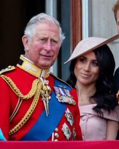 Своенравная герцогиня: какой неожиданный ответ Меган Маркл принцу Чарльзу показал её отношение к королевской жизни?