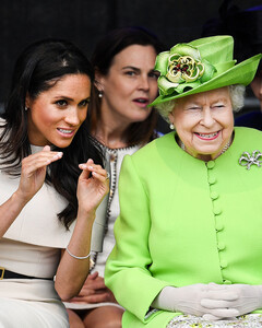 Не поделили: Меган Маркл и королева ругались из-за свадебной диадемы