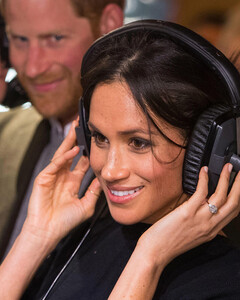 За 35-минутный подкаст Меган Маркл и принцу Гарри заплатили 18 миллионов фунтов стерлингов