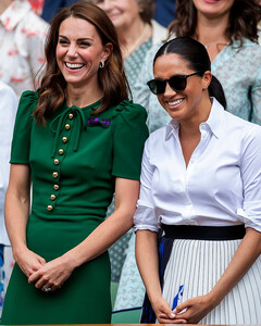 Были ли Меган Маркл и Кейт Миддлтон популярны в средней школе?