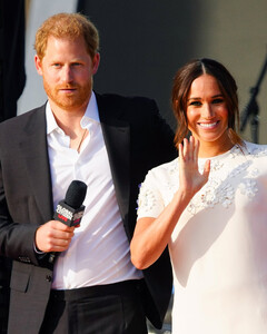 Меган Маркл и принца Гарри признали самыми интересными членами королевской семьи