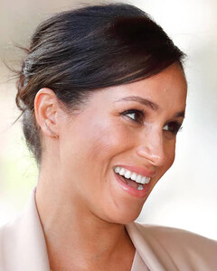 «Это история любви», — Меган Маркл о своей книге «Скамейка»