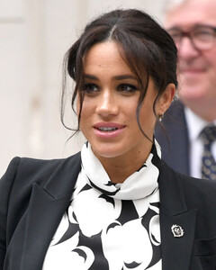 8 человек, которых Меган Маркл должна бояться как огня!