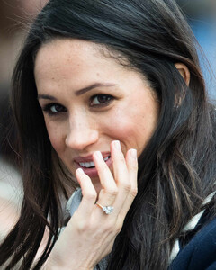 Продажи книги Меган Маркл могут провалиться из-за скандала