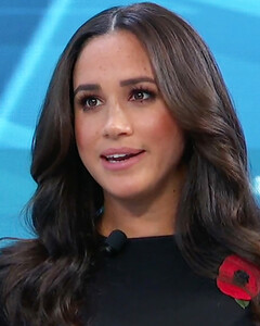 СМИ убивают: Меган Маркл уверена, что таблоиды должны иметь предупреждающий ярлык