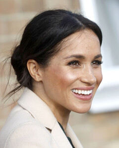 Меган Маркл опровергла обвинения в издевательствах над дворцовым персоналом