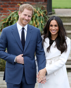 Драгоценности принцессы Дианы и автомобиль: щедрые подарки принца Гарри Меган Маркл, вызвавшие королевский скандал