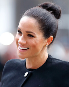 Почему Меган Маркл любит собирать волосы в пучок?