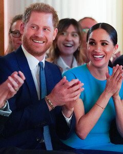 Меган Маркл и принца Гарри наградили за нежелание заводить третьего ребёнка