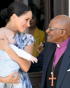 Принц Гарри и Меган Маркл почтили память лауреата Нобелевской премии Десмонда Туту