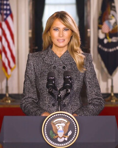 Мелания Трамп покидает Белый дом